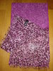 Longue écharpe en laine imprimée et mousseline de soie rose tyrien, vieux rose et prune