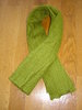 Longue écharpe froissée en laine verte