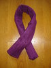 Longue écharpe froissée en laine violette
